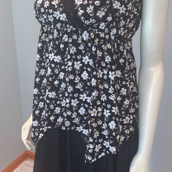 No Boundaries Juniors Plus Lace Trim Tank Top with Sharkbite Hem Large - Picture 3 of 10